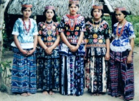 Pakaian-Adat-Sulawesi-Tengah-Pakaian-Tradisional-Sulawesi-Tengah