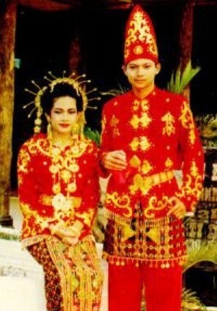 Pakaian-Adat-Sulawesi-Tenggara-Pakaian-Tradisional-Sulawesi-Tenggara