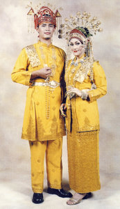 pakaian-tradisional-melayu-Indragiri-Riau-pakaian-adat-nusantara-melayu