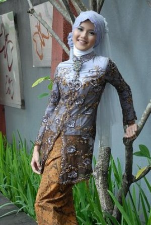 Model Kebaya Muslim Terbaru untuk Wisuda 2016